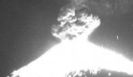 Una vista del volcan Popocatépetl haciendo erupción y generando una fumarola que alcanzó dos kilómetros de altura en enero de 2019