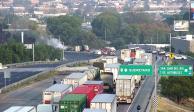 VIDEO. Por choque múltiple de tráileres e incendio, cierran en ambos sentidos de la autopista México-Querétaro.