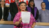 'Tengo más experiencia que Xóchitl Gálvez', afirma la senadora Beatriz Paredes tras registrarse en el proceso interno del Frente Amplio por México.