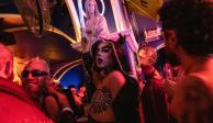 Una Drag Queen posa durante la reapertura del bar "La Purísima" en la colonia Centro Histórico