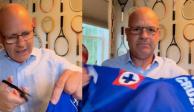 Eduardo Varela rompe su playera de Cruz Azul