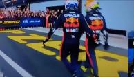Max Verstappen toca a Checo Pérez en su glúteos en tras el GP de Italia