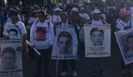 Padres de los 43 de Ayotzinapa acusan que Gobierno busca dividirlos y desviar la atención.