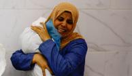 Una mujer palestina llora por la muerte de su hijo, resultado de ataques israelíes.