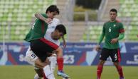 Jordan Carrillo controla el balón en el México vs Uruguay, de los Panamericanos 2023