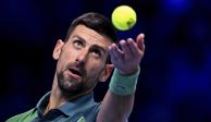 Novak Djokovic en acción ante Holger Rune en el ATP World Tour Finals