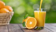 Encontramos la vitamina C en el jugo de naranja, suplementos y más.