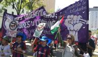 Colectivos pro-Palestina forman parte de la marcha por el 25N.