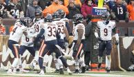 Jugadores de los Chicago Bears festejan un touchdown en su partido de la Semana 15 de la NFL contra los Cleveland Browns.