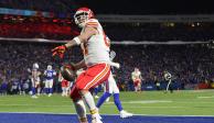 Travis Kelce celebra un touchdown de los Kansas City Chiefs en la ronda divisional de los playoffs de la NFL. Los de Misuri son los actuales campeones de la liga.