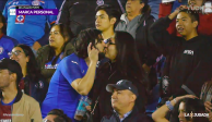 Fan de Cruz Azul se vuelve viral por besar a su amiga frente a su novia
