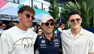 Los jugadores del América Igor Lichnovsky e Israel Reyes con Checo Pérez en el GP de Miami de F1