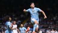 El argentino del Manchester City Julian Álvarez celebra tras anotar el cuarto gol de su equipo en la victoria ante Fulham en la Premier League