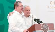 Andrés Manuel López Obrador y Bernardo Arévalo de León, ayer en conferencia.