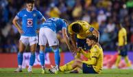 Diego Valdés, del América, sale lesionado en el duelo ante Cruz Azul en el Ap2024 de la Liga MX.