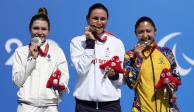 La británica Sarah Storey, con su medalla de oro de la carrera de ruta C4-5 de los Juegos Paralímpicos París 2024.