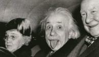 En su cumpleaños número 72, el reportero Arthur Sasse le tomó una fotografía a Albert Einstein sacando la lengua cuando salía del Club Princeton de Nueva York.&nbsp;