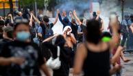 Ciudadanos protestan un día después que George Floyd murió bajo la custodia policial de EU en Minnesota, el 26 de mayo de 2020.