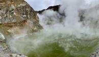Turistas caminan sobre volcán en Nueva Zelanda minutos antes de erupción mortal (VIDEO)