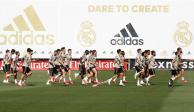 El conjunto merengue entrena, ayer, en Ciudad Real Madrid.