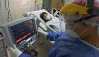 Una mujer con Covid-19 es atendida en el Hospital Materno Perinatal “Mónica Pretelini Sáenz”.