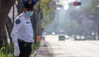 Debido al Semáforo Rojo en que se mantiene la CDMX respecto a la pandemia de coronavirus, elementos de la policía capitalina orientarán a la población sobre el uso del cubrebocas.