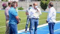 El mandatario guerrerense (der.), con el Secretario de Obras Públicas, Desarro- llo Urbano y Ordenamiento Territorial, Rafael Navarrete Quezada, (centro), ayer.