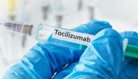 Imagen ilustrativa de una jeringa con etiqueta tocilizumab
