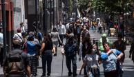 Capitalinos comienzan a retomar actividades en las calles y avenidas principales.