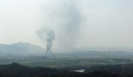 Una columna de humo en la localidad fronteriza norcoreana de Kaesong, vista desde Paju, Corea del Sur, el 16 de junio de 2020.