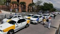 Se aglomeran taxistas rumbo al Palacio de Gobierno de Chilpancingo