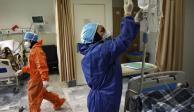 En esta imagen, tomada el 16 de junio de 2020, enfermeras atienden a pacientes de COVID-19 en el hospital Shohadaye Tajrish, en Teherán, Irán.