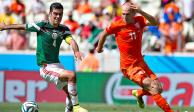 Rafa-Marquez-Arjen-Robben-Mexico-Holanda-Brasil-2014-No-era-penal