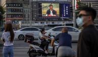 Una gran pantalla de video muestra al presidente chino Xi Jinping hablando en Pekín, el 30 de junio de 2020.