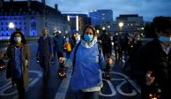 Manifestantes protestan en Londres por el manejo que ha dado a la pandemia el gobierno del Reino Unido.