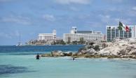 Turistas han comenzado a arribar a Quintana Roo para nadar en las playas vacías