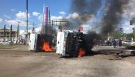 Vehículos de la CFE, incendiados ayer, en Delicias
