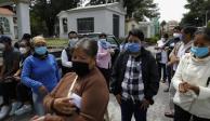 Personas en el cementerio Xilotepec en Xochimilco, Ciudad de México, el 27 de julio de 2020.