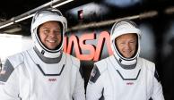 Los astronautas Bob Behnken y Doug Hurley.