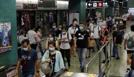 Personas en el metro en Hong Kong, el 4 de agosto de 2020.