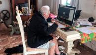 Hombre de 92 años estudió en línea y se graduó