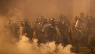 Policía de Líbano dispersó con gas lacrimógeno una protesta de 10,000 personas&nbsp; reunidas en la Plaza de los Mártires, que se transformó en una zona de batalla