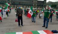 Lanzaron consignas como "Fuera López" y portaban banderas de México