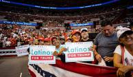 Seguidores latinos del presidente de Estados Unidos, durante un mitin este año.