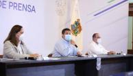 El gobernador Francisco García Cabeza de Vaca (centro) anuncio los nuevos proyectos aprobados por la CNH.