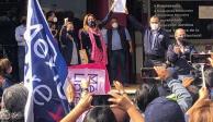 Margarita Zavala afuera del INE, ante simpatizantes de México Libre, para impugnar rechazo como partido