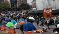 Integrantes del Frente Nacional Anti-AMLO provenientes de diferentes estados de la República continúan con su plantón sobre avenida Juárez para exigir la renuncia del Jefe del Ejecutivo.