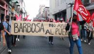 Integrantes del Movimiento Antorchista se manifiestan en Puebla.