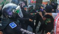 Elementos de la policía encapsularon a mujeres de diferentes colectivas feministas que marcharon el 28 de septiembre en CDMX.