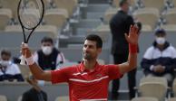 Djokovic festeja su victoria sobre el lituano Ricardas Berankis, con lo que pasó a la tercera ronda de Roland Garros.